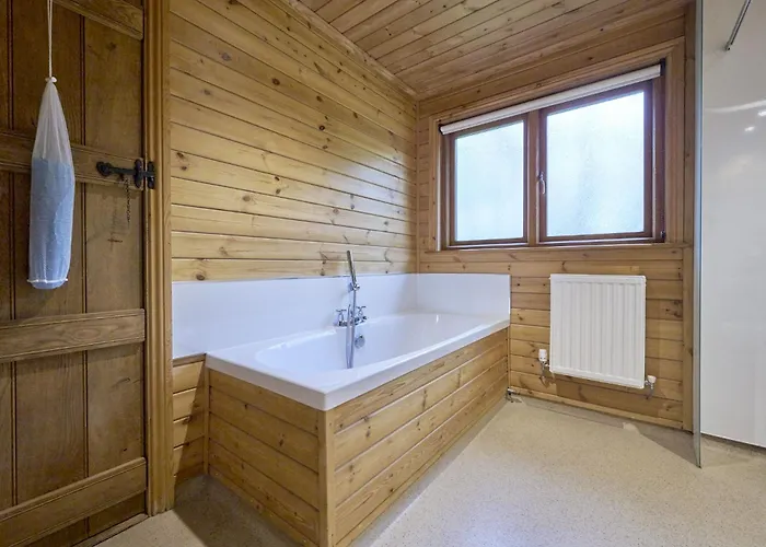 Gadwall With Hot-tub * 卡莱尔