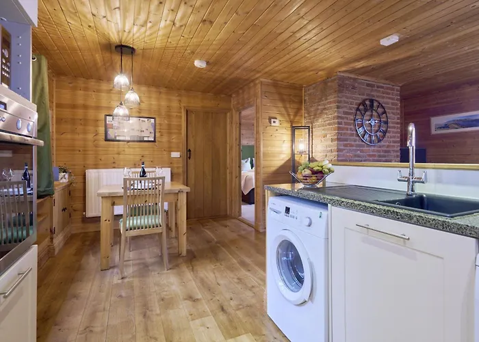 Semesterbostad Gadwall With Hot-tub